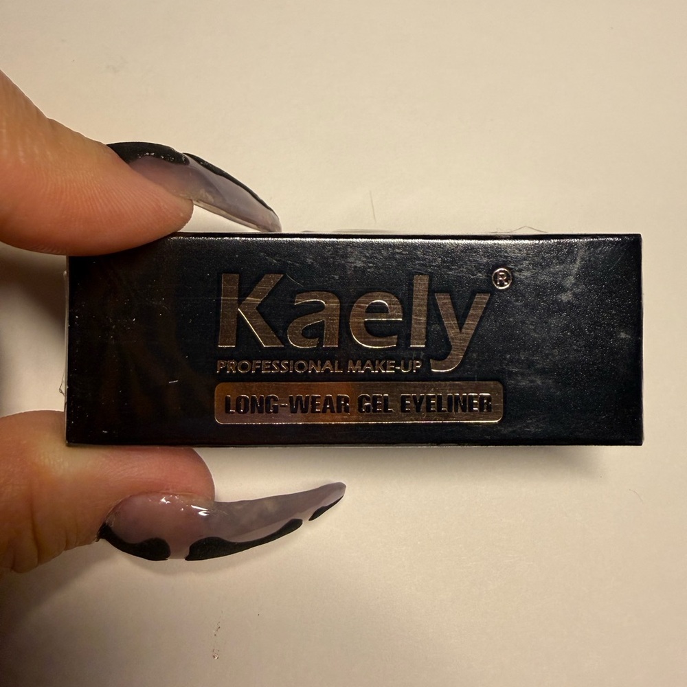Long-Wear Gel Eyeliner - Black
